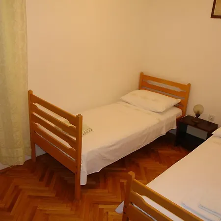 13180a Supetar