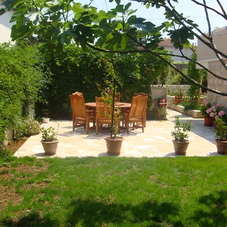 13180a Apartment *